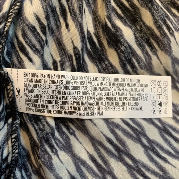 Strapless Smocked Top Forever 21 with ruffled layers - Picture 4 of 5